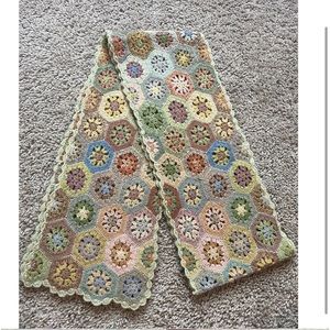 Garnet Hill Multi-colored Woven Wool Scarf
Size- OS